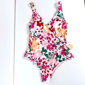NWT ModCloth The Bonita One-Piece White Floral Faux Wrap Swimsuit Size Medium